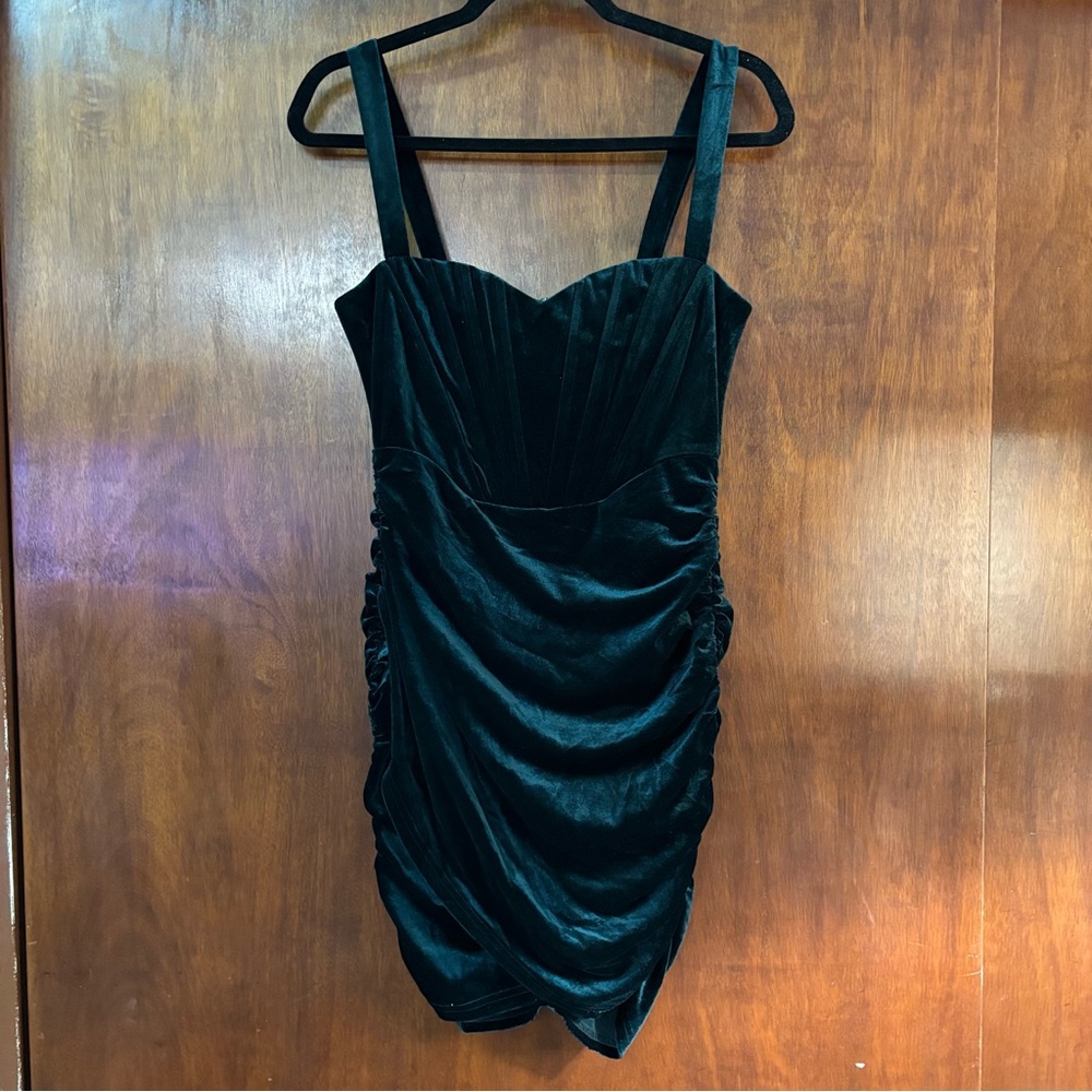 Fashion Nova Dress in Velvet Emerald Green size L House of CB Yaz Dress